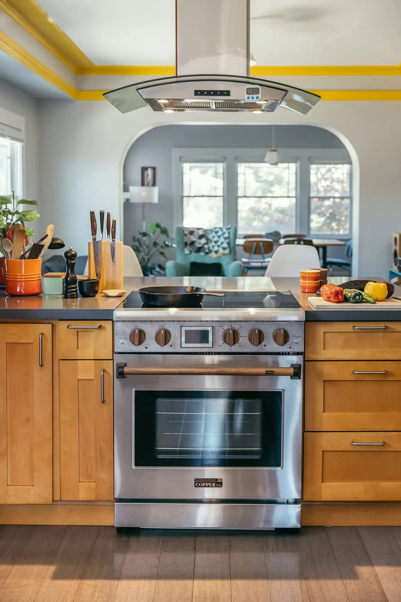 Meet Charlie, the first ever energy storage equipped induction range.